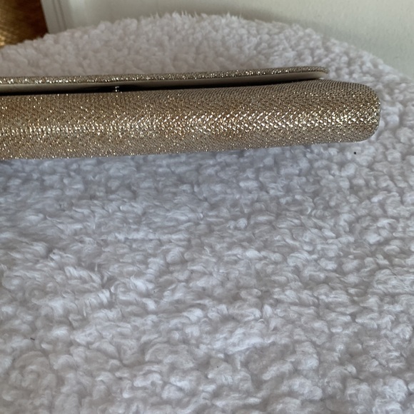 Shiny gold clutch with optional linked straps - Picture 2 of 5